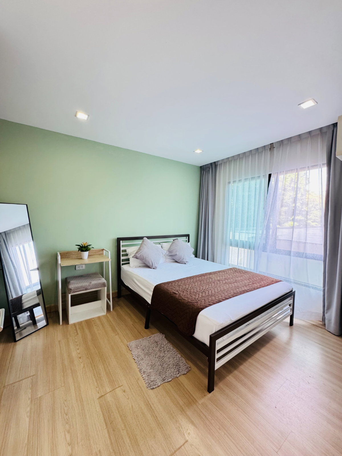 Investor unit for sale with tenant - image 5