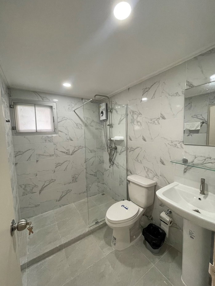 picture urgent sale 2 bed room one bathroom close to BTS  - 4/17