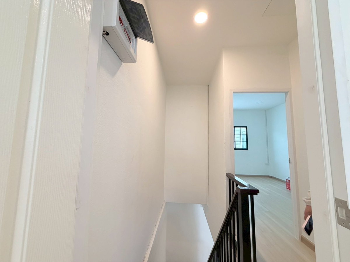 รูป ขายทาวน์เฮ้าส์ 2 ชั้น รีโนเวทใหม่ พร้อมอยู่ หมู่บ้านสวนทองวิลล่า 3 | ซอยรามอินทรา 40 แยก 8 (นวลจันทร์ บึงกุ่ม)  - รูปที่ 7/12