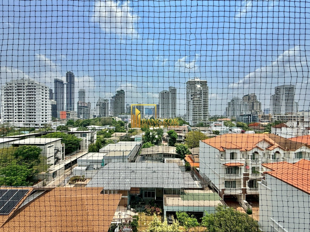 รูป Phatsana Gardens | Large 3 Bedroom Residence in Ekkamai - BR5954CD - รูปที่ 12/50