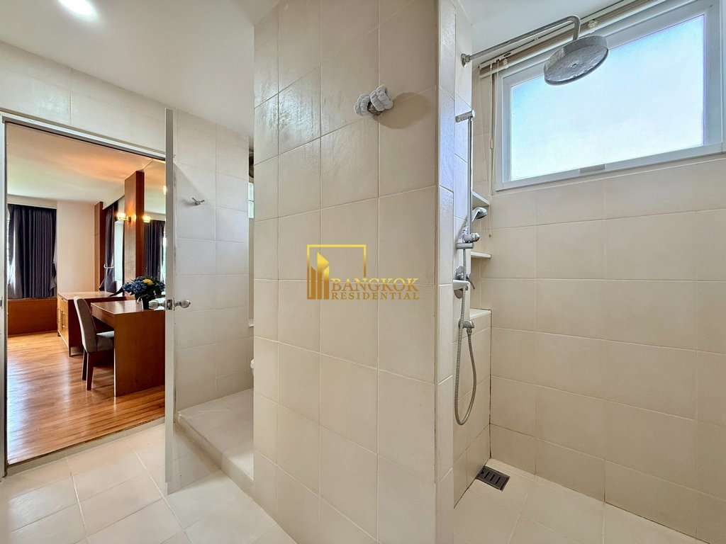 รูป Very Spacious 4 Bedroom House For Rent in Ekkamai Area - BR8448SH - รูปที่ 21/39