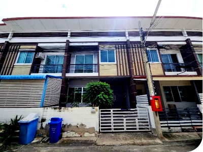 Townhouses for sale Phra Samut Jadee Samut Prakarn : FOR SALE  TOWNHOUSE PROPERTY  1494000 BAHT.