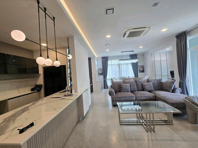 รูป เช่าบ้านเดี่ยว 2 ชั้น 112ตารางวา อยู่ถนน กรุงเทพกรีฑาตัดใหม่/ ใกล้พระราม 9 - รูปที่ 3/8