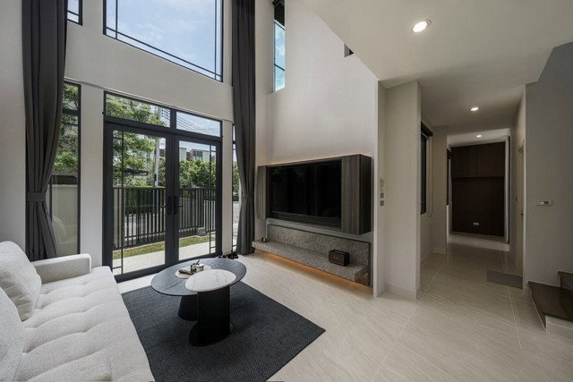 รูป HR3406ให้เช่าทาวน์โฮมหรู 3 ชั้น (แปลงมุม) "Baan Klang Muang Classe Sukhumvit 77" ตกแต่งครบ Fully Furnished พร้อมเข้าอยู่ - รูปที่ 16/18