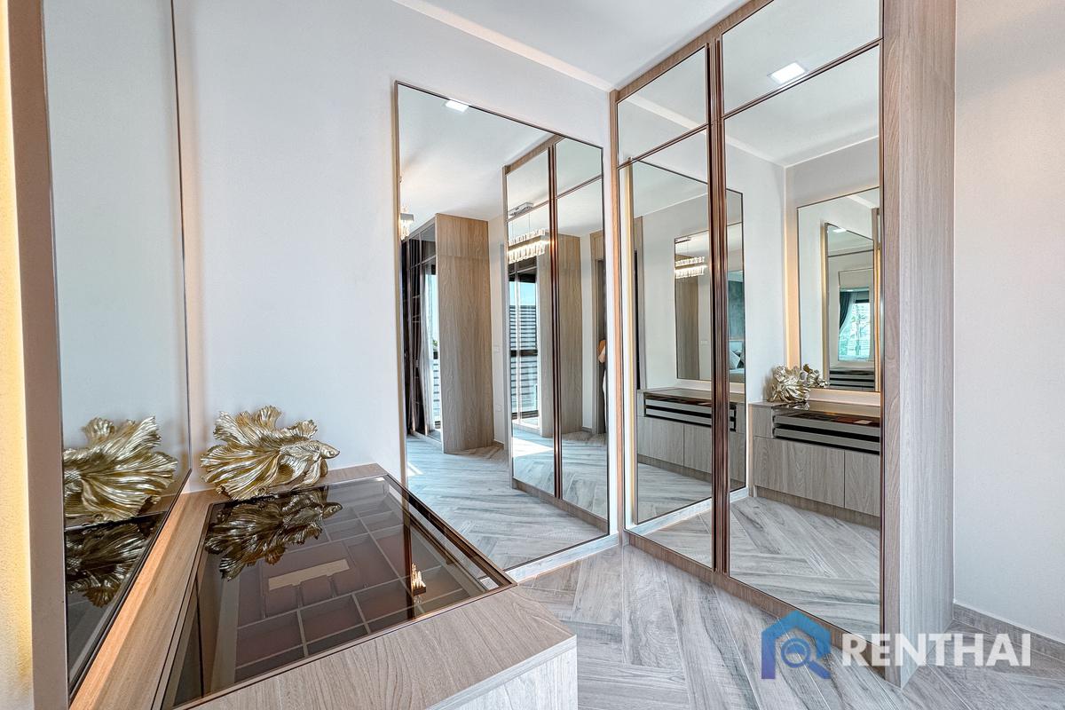 รูป บ้านหรูสไตล์โมเดิร์นทรอปิคอล 5 ห้องนอน ทำเลศักยภาพพัทยา - รูปที่ 19/20