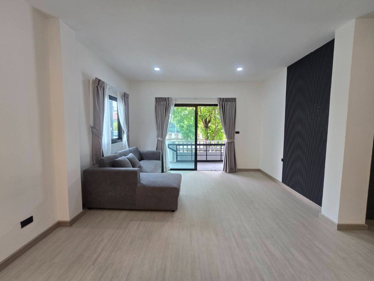 รูป ลดราคา..บ้านแฝดสไตล์บ้านเดี่ยว  รีโนเวทใหม่ หมู่บ้าน พร้อมพัฒน์1 ปัญญาอินทรา คลองสามวา ใกล้ซาฟารีเวิลด์ รถไฟฟ้า - รูปที่ 17/43