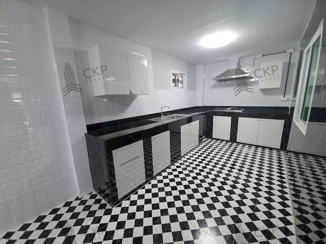 รูป ขาย ทาวน์เฮาส์รีโนเวทใหม่พร้อมอยู่ในซอยรัชดา 32 บนทำเลใจกลางเมือง เดินทางสะดวกใกล้ถนนรัชดาภิเษก ลาดพร้าว และ MRT ภาวนา | รหัส 93353 - รูปที่ 19/22