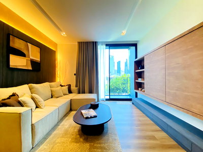 Condos for sale : Rare Unit! The Room Sukhumvit 38 near BTS Thonglor, Modern Luxury Room size 79.62 sq m., very beautiful room, fully furnished, ready to move in.