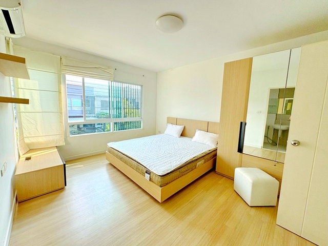 รูป ใกล้ เอแบคบางนา 900 ม. ทาวน์เฮ้าส์ 2 ชั้น 2 นอน 3 น้ำดีไซน์สไตล์โมเดริน์ 18 ตร.วา. 145 ตร.ม. พร้อมสวนส่วนตัว เฟอร์ฯบิ้วอินครบ - รูปที่ 4/8