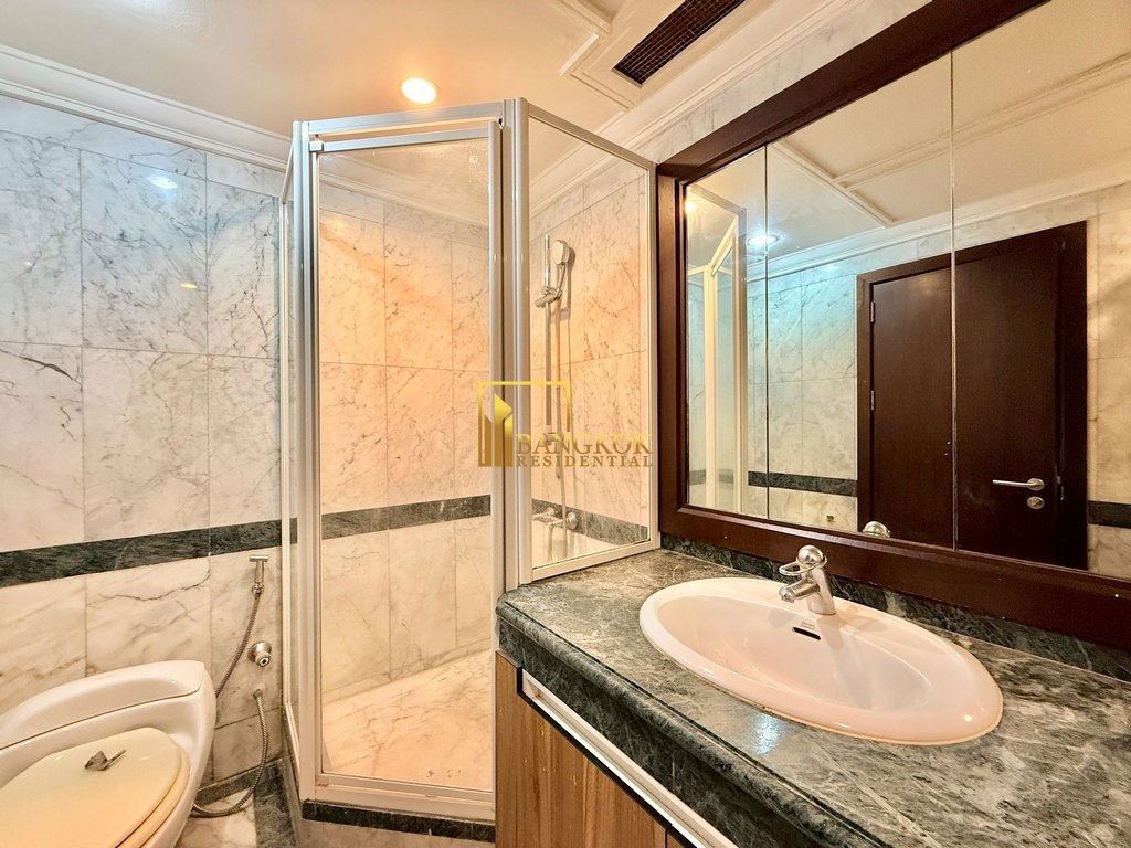 picture All Seasons Mansion | Spacious 2 Bedroom Condo in Phloenchit - BR3982CD - 16/43