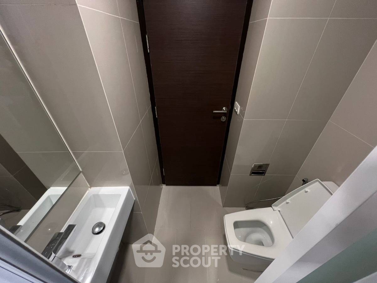 รูป คอนโด 1-ห้องนอน ที่ ริธึ่ม สาทร ใกล้ BTS สะพานตากสิน (ID 592471) - รูปที่ 11/14