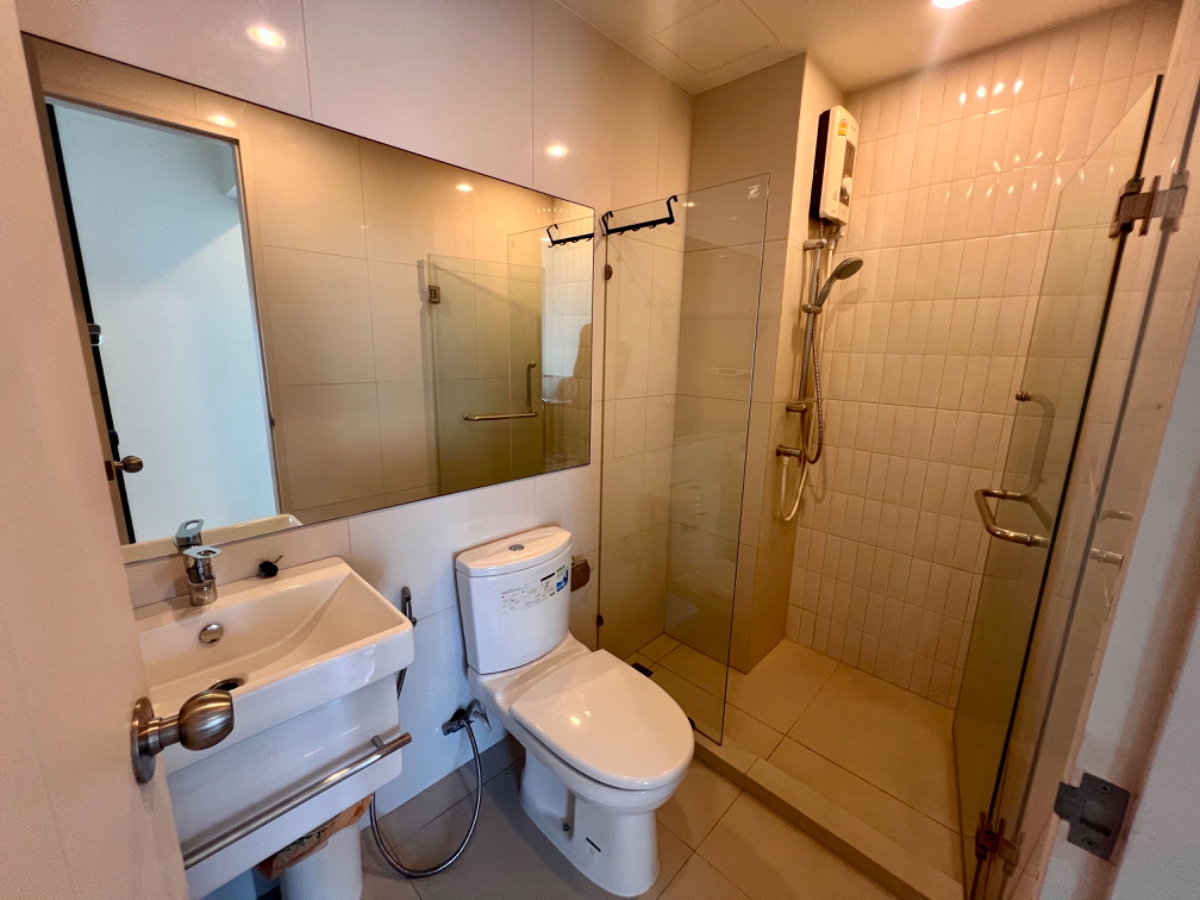 รูป Life asoke!! ให้เช่า ห้องบิ้วท์อิน เดินทางสะดวกติดรถไฟฟ้า 2 สาย วิวตึกสิงห์ - รูปที่ 9/10