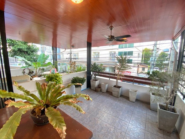 รูป ทาวน์เฮ้าส์2ชั้น ขายด่วน! ทำเลดีย่านนวมินทร์ ติดกับโลตัส ใกล้ตลาดปัฐวิกรณ์ - รูปที่ 2/8