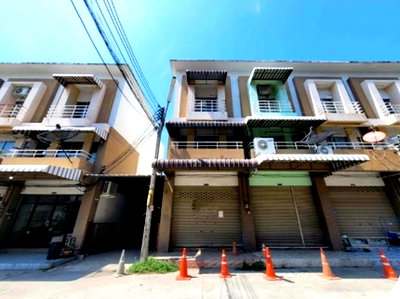 Shophouses for sale Kasetsart University Si Racha Campus : FOR SALE  COMMERCIAL BUILDING PROPERTY  1947000 BAHT.