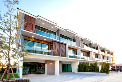 Townhouses for rent Bangkok Arts&Crafts College : ✨For rent TownHouse  Supalai Essence Ladprao 107  ✨LineID: @Propvel (with @ in front)✨