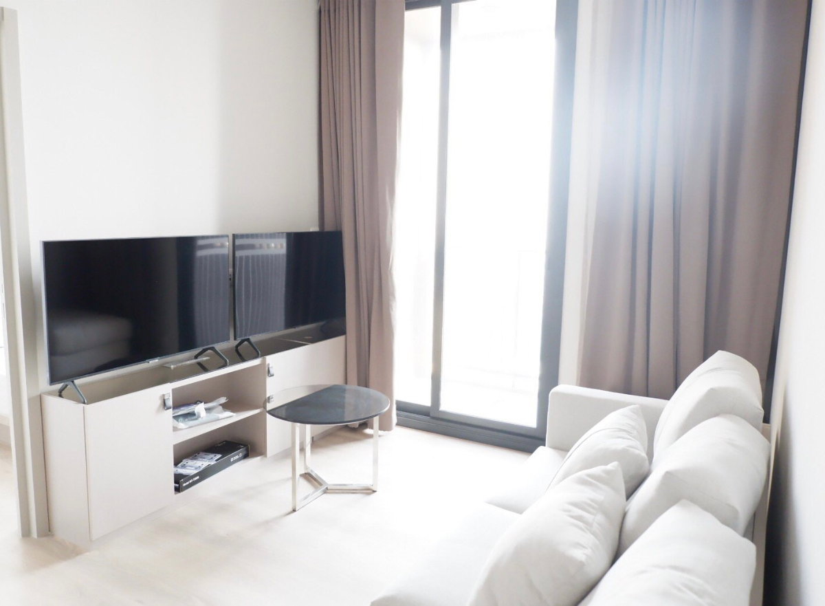 รูป CD290/ปล่อยเช่า Oka Haus สุขุมวิท 36 ห้องใหญ่ 2 ห้องนอน ชั้นสูง (ชั้น 33) วิวเมืองสวย พร้อมเข้าอยู่ - รูปที่ 2/8