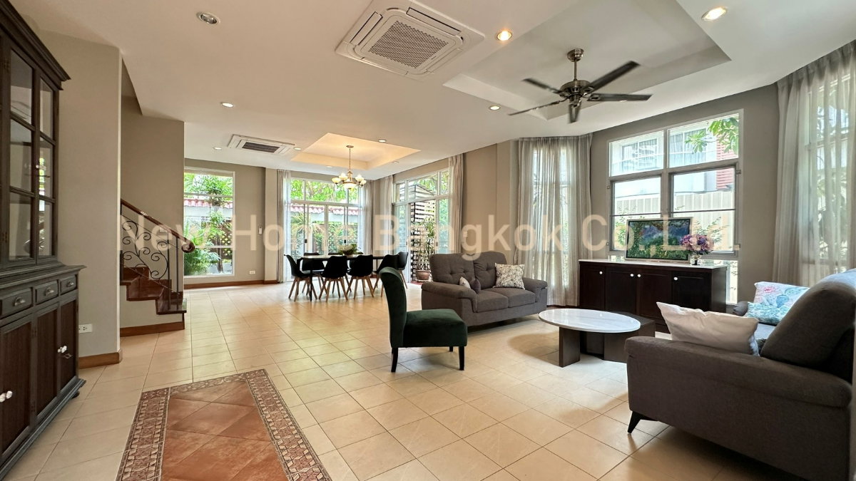 รูป ให้เช่าบ้านในโครงการส่วนตัว บ้าน 2 ชั้น 3 ห้องนอน ย่านนานา เลี้ยงสัตว์ได้ - รูปที่ 1/26