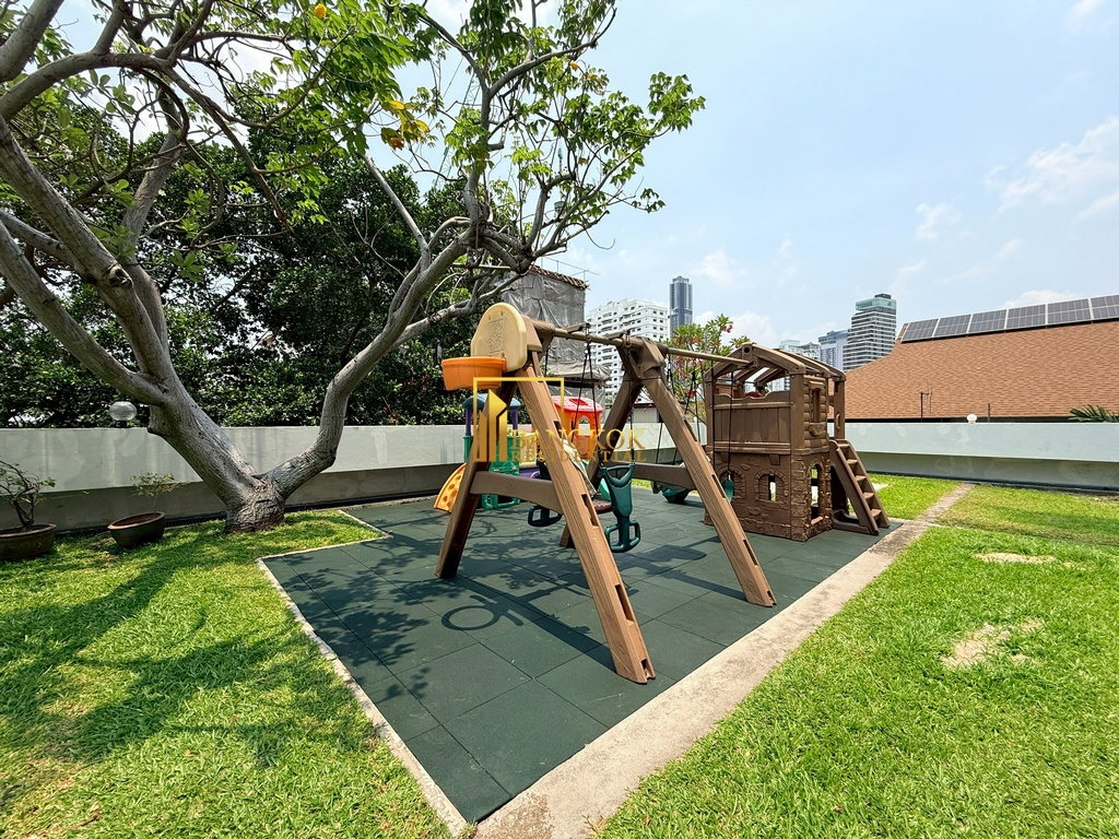 รูป Phatsana Gardens | Large 3 Bedroom Residence in Ekkamai - BR5954CD - รูปที่ 45/50