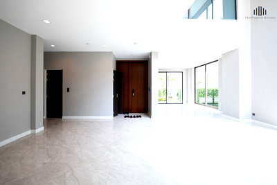 Houses for sale Bangkok : Selling at a Loss! Units at this price are no longer available!! 5BR 6BA 3-Storey House for SALE at The Gentry Cultivar Rama 9, Near both Brighton & Wellington International School