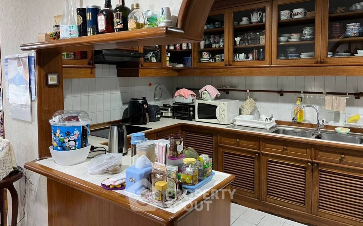 รูป คอนโด 3-ห้องนอน ที่ อโศก ทาวเวอร์ คอนโดมิเนียม ใกล้ MRT เพชรบุรี (ID 2811562) - รูปที่ 2/5