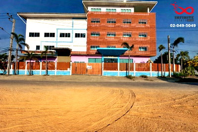 อาคารพาณิชย์ วิทยาลัยดุสิตธานี : ขายอาคาร 5 ชั้น 2,100 ตรม. 310 ตร.ว. เฉลิมพระเกียรติ ร.9 ซอย 28 ประเวศ ใกล้ทางด่วน มอร์เตอร์เวย์