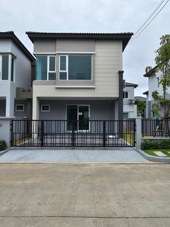 รูปภาพ RS5865 ให้เช่า Grande Pleno Mega Bangna บ้านแฝดดีไซน์โมเดิร์น บรรยากาศสงบ ให้ความเป็นส่วนตัวเทียบเท่าบ้านเดี่ยว