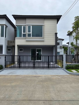 RS5865 ให้เช่า Grande Pleno Mega Bangna บ้านแฝดดีไซน์โมเดิร์น บรรยากาศสงบ ให้ความเป็นส่วนตัวเทียบเท่าบ้านเดี่ยว