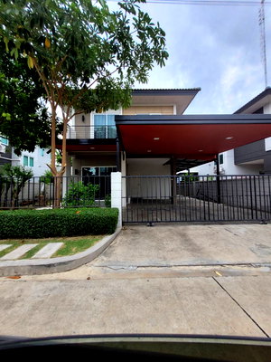 Houses for rent Thung Khru : P-40165 Modern 3-Bedroom Home for Rent Centro Suksawat - Rama 3 near Rama 3 CBD! 27,000 THB  | Line Id @easythaihome | +66(0)85-592-2897