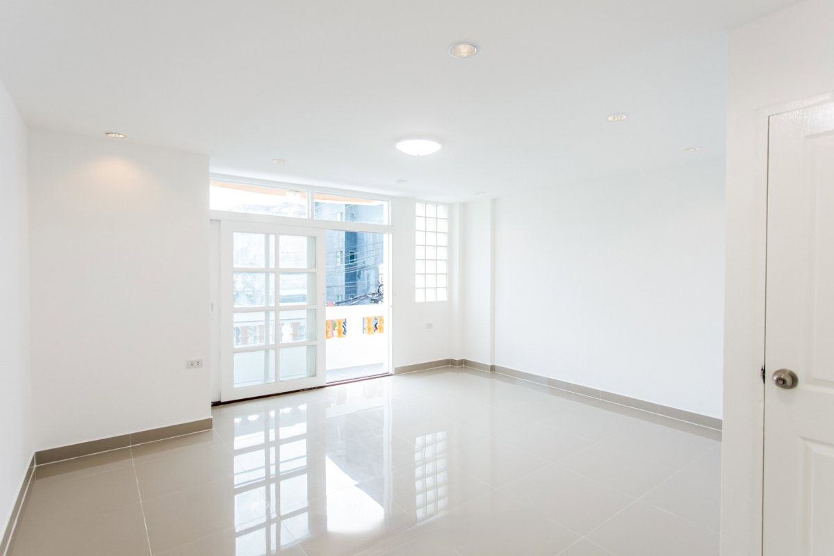 รูป S448 🐷 ขายด่วน ทาวน์โฮม 4 ชั้น ซอยสวรรค์วิถี (สุทธิสารวินิจฉัย) ใกล้ MRT ห้วยขวาง ลดพิเศษ เหลือเพียง 6.99 ล้านบาท - รูปที่ 8/17