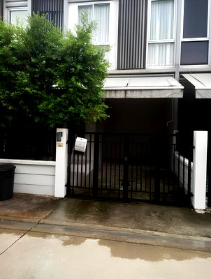 Townhouses for sale Bangkok : 🔥Urgent Sale Prime Location, Ready for Investment🔥 2-Storey Townhome in Sammakorn Avenue