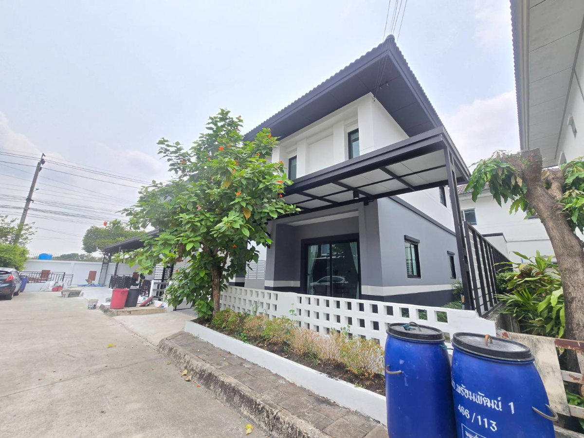 รูป ลดราคา..บ้านแฝดสไตล์บ้านเดี่ยว  รีโนเวทใหม่ หมู่บ้าน พร้อมพัฒน์1 ปัญญาอินทรา คลองสามวา ใกล้ซาฟารีเวิลด์ รถไฟฟ้า - รูปที่ 4/43