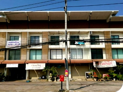 Shophouses for sale Chiang Mai : FOR SALE  COMMERCIAL BUILDING PROPERTY  1574000 BAHT.