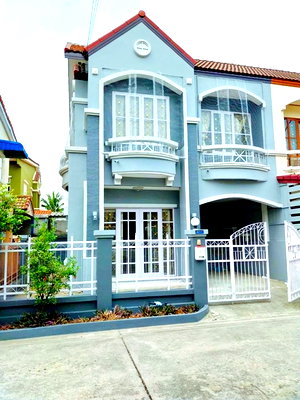 เช่าทาวน์โฮม นครปฐม : ใกล้ตลาดศาลายา 900 ม. ปิ่นเกล้า กระทุ่มล้ม บางกระทึก ใกล้ เดอะโฟร์ธ สาย4 500 ม. ทาวน์โฮม 2 ชั้น หัวมุม 3นอน 2น้ำ 37ตร.วา. 300 ตร.ม.