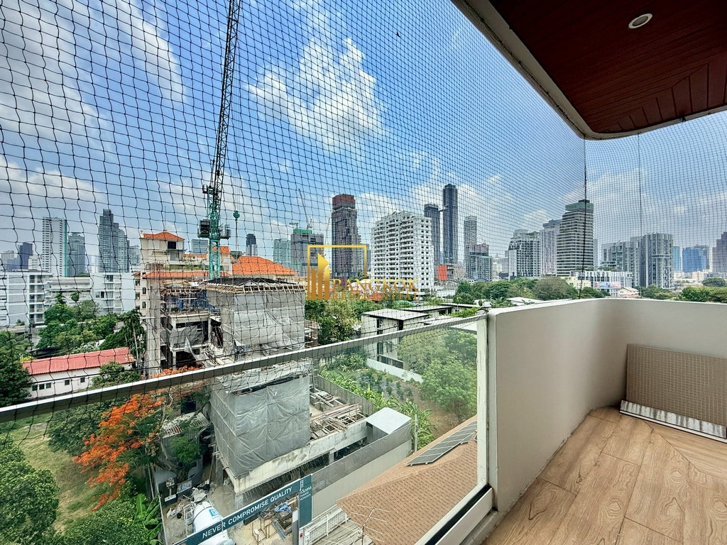รูป Phatsana Gardens | Large 3 Bedroom Residence in Ekkamai - BR5954CD - รูปที่ 18/50