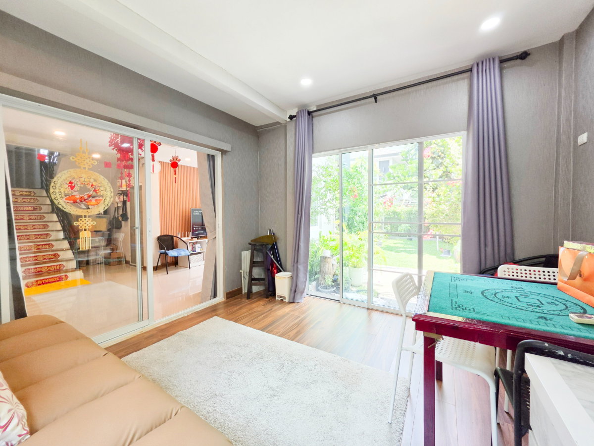 รูป บ้านเดี่ยว หลังมุม พื้นที่กว้าง หมู่บ้าน เซนโทร วัชรพล เปลี่ยนพื้นชั้น 2 ใหม่ทั้งหมด ต่อเติมห้องด้านข้าง พร้อมพื้นที่สวน และพื้นที่ชมวิว - รูปที่ 8/27