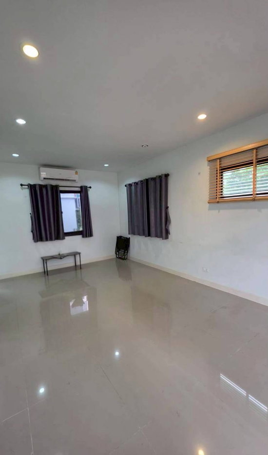 รูป บ้านในโครงการ ใกล้สนามบิน ได้ความเงียบสงบ 12,000 ต่อเดือน - รูปที่ 11/26