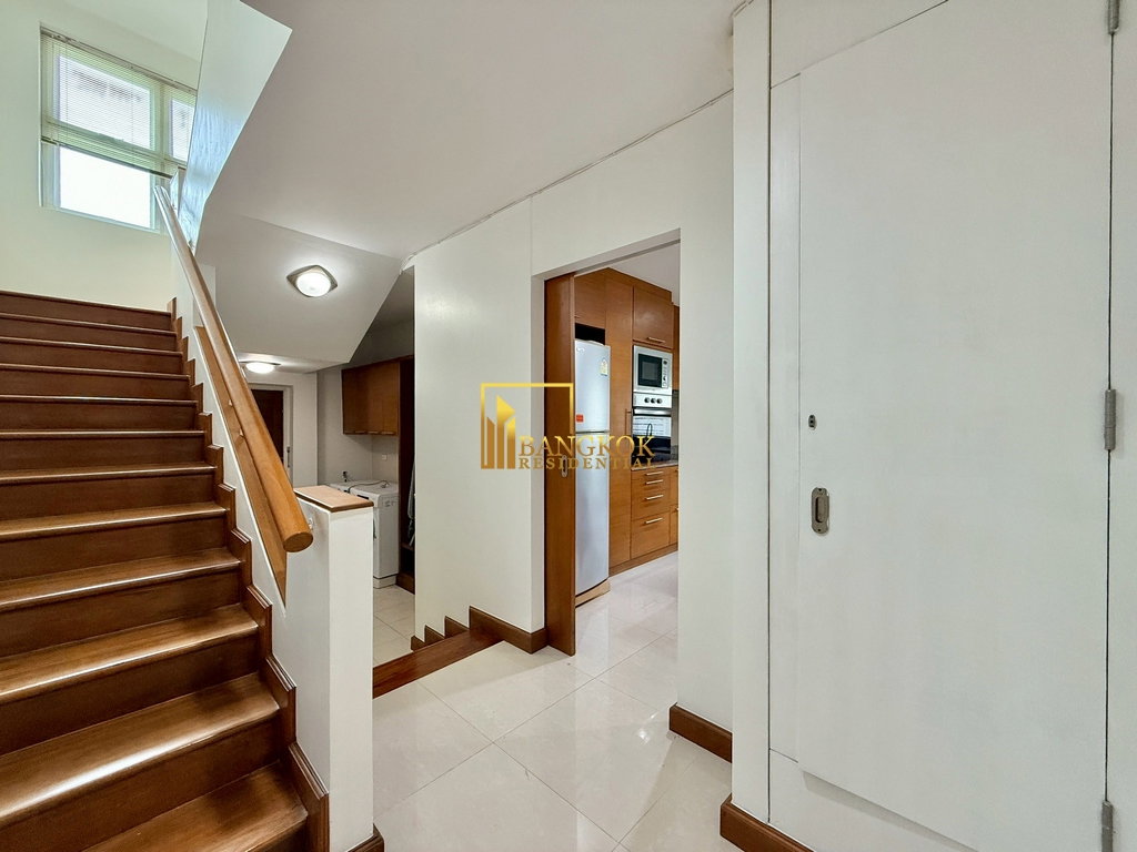 รูป Very Spacious 4 Bedroom House For Rent in Ekkamai Area - BR8448SH - รูปที่ 13/39
