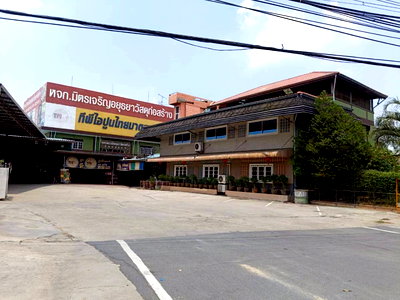 Land for sale Pranakhon Si Ayutthaya Polytechnic College  : Land with buildings for sale, located on the Asian Highway (AH2). Prime location with convenient transportation access.