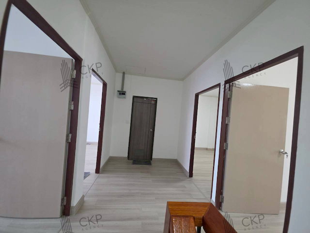 รูป ขาย ทาวน์เฮาส์รีโนเวทใหม่พร้อมอยู่ในซอยรัชดา 32 บนทำเลใจกลางเมือง เดินทางสะดวกใกล้ถนนรัชดาภิเษก ลาดพร้าว และ MRT ภาวนา | รหัส 93353 - รูปที่ 12/22