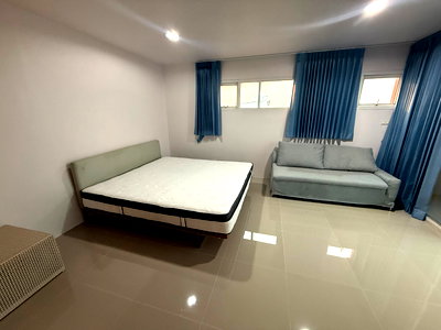 เช่าคอนโด ถนนพัทยา-นาเกลือ : ห้องใหญ่🪐🪐🪐ไลฟ์ วีล่า คาซ่า ชั้น 7ตึก A studio 43 ตรม. ใกล้ตลาดนาเกลือ จอกรถได้ 2 คันขึ้นไป🪐🪐🪐