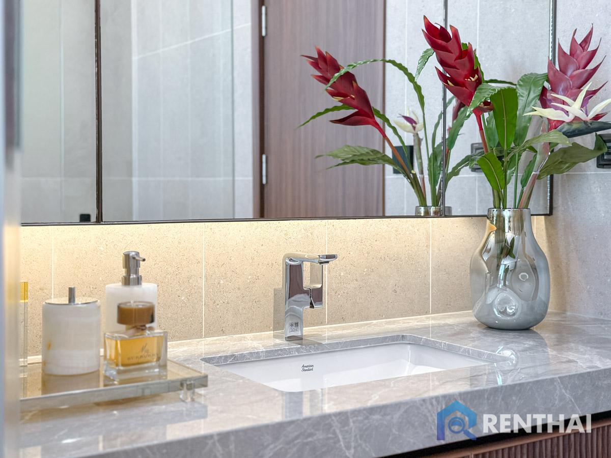 picture Exclusive Luxury Living in private Beachfront condo Pattaya. - 11/25