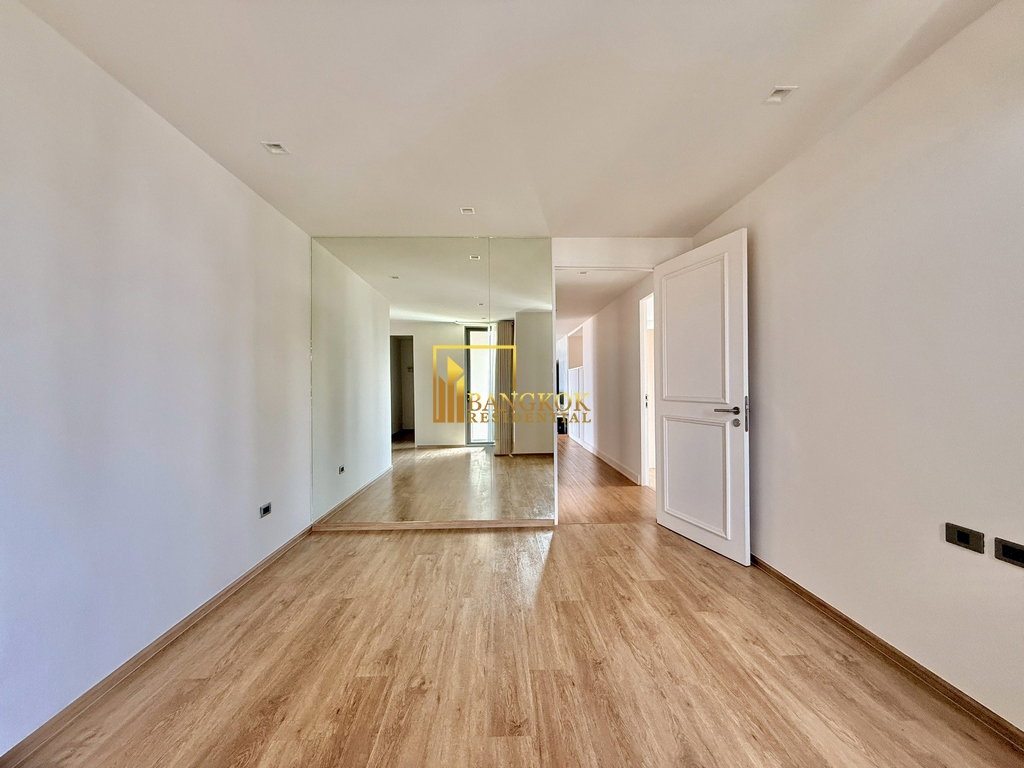 รูป Phatsana Gardens | Large 3 Bedroom Residence in Ekkamai - BR5954CD - รูปที่ 26/50