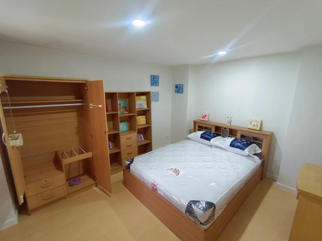 picture urgent sale 2 bed room one bathroom close to BTS  - 16/17