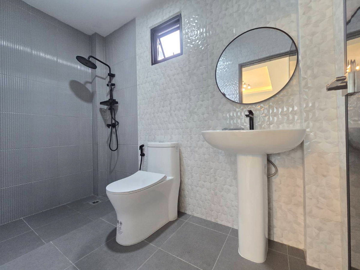 รูป ลดราคา..บ้านแฝดสไตล์บ้านเดี่ยว  รีโนเวทใหม่ หมู่บ้าน พร้อมพัฒน์1 ปัญญาอินทรา คลองสามวา ใกล้ซาฟารีเวิลด์ รถไฟฟ้า - รูปที่ 25/43