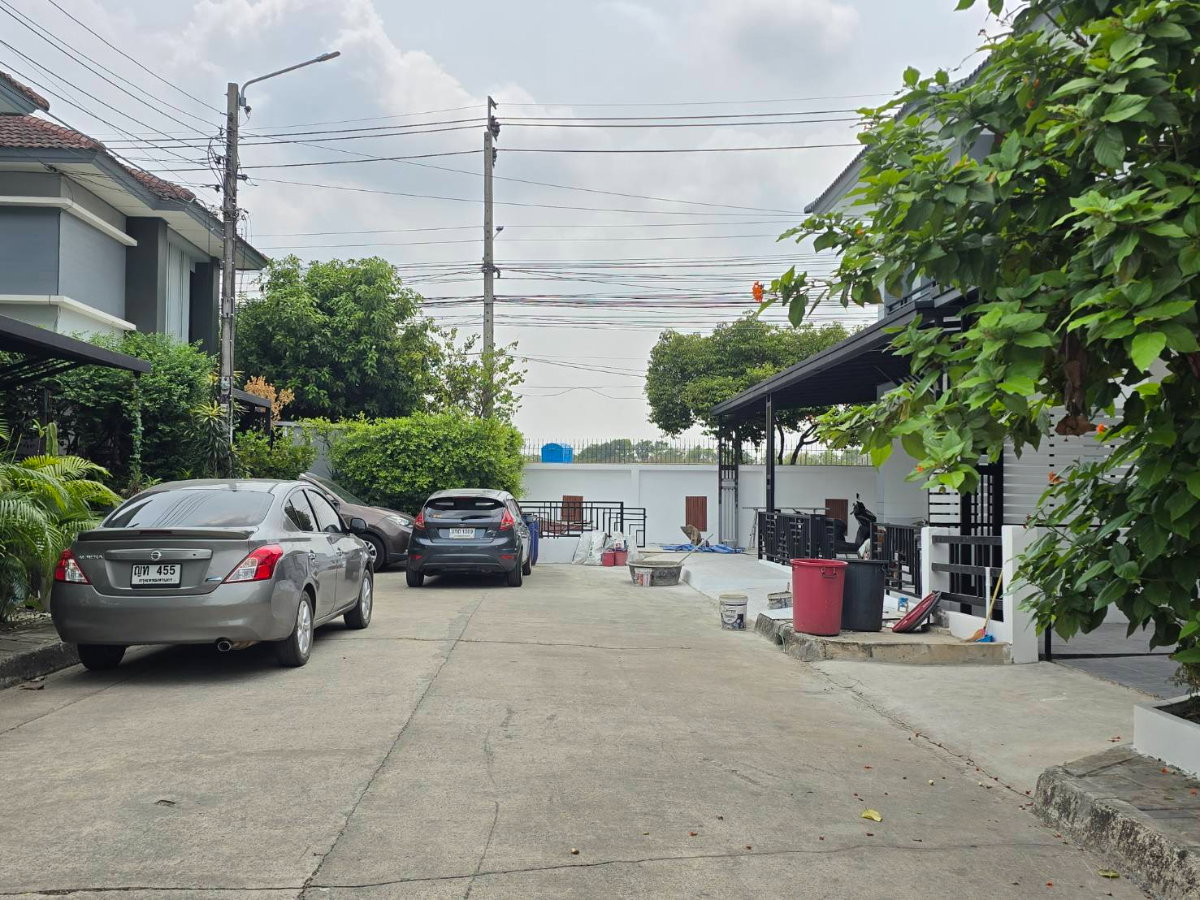 รูป ลดราคา..บ้านแฝดสไตล์บ้านเดี่ยว  รีโนเวทใหม่ หมู่บ้าน พร้อมพัฒน์1 ปัญญาอินทรา คลองสามวา ใกล้ซาฟารีเวิลด์ รถไฟฟ้า - รูปที่ 42/43