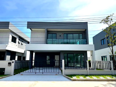 Houses for rent : [💥𝐒𝐢𝐧𝐠𝐥𝐞 𝐡𝐨𝐮𝐬𝐞] 𝐂𝐞𝐧𝐭𝐫𝐨 𝐁𝐚𝐧𝐠𝐧𝐚 Beautiful house with furniture. Good location near the mall Complete facilities cute neighbor 🏢