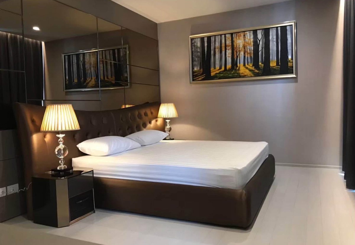 picture Noble                   Ploenchit  - 7/14