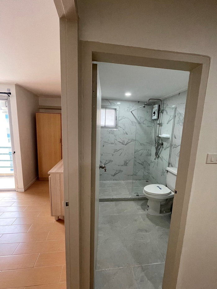 picture urgent sale 2 bed room one bathroom close to BTS  - 5/17