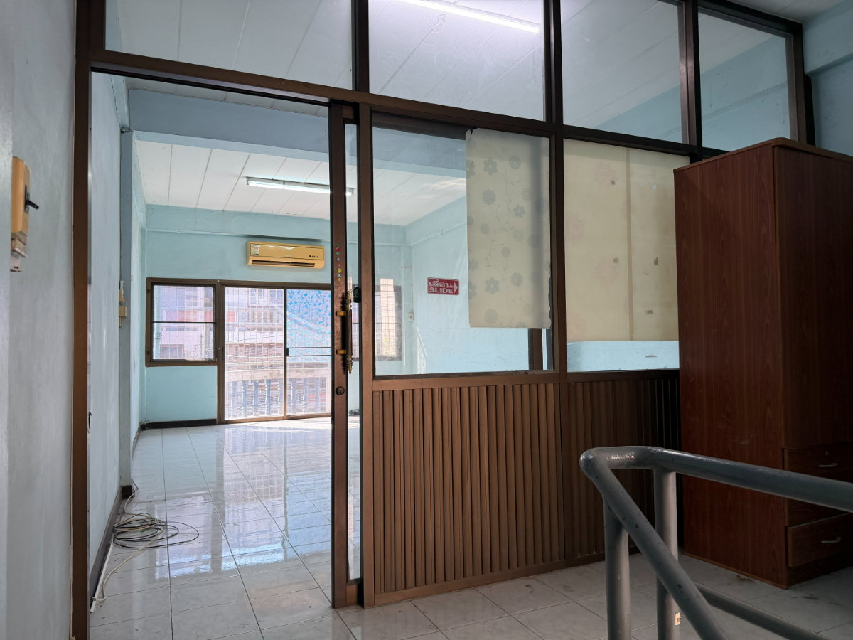 รูป อาคารพาณิชย์ 3 ชั้นครึ่ง 2ห้องนอน 3ห้องน้ำ 1ห้องครัว  - รูปที่ 11/32