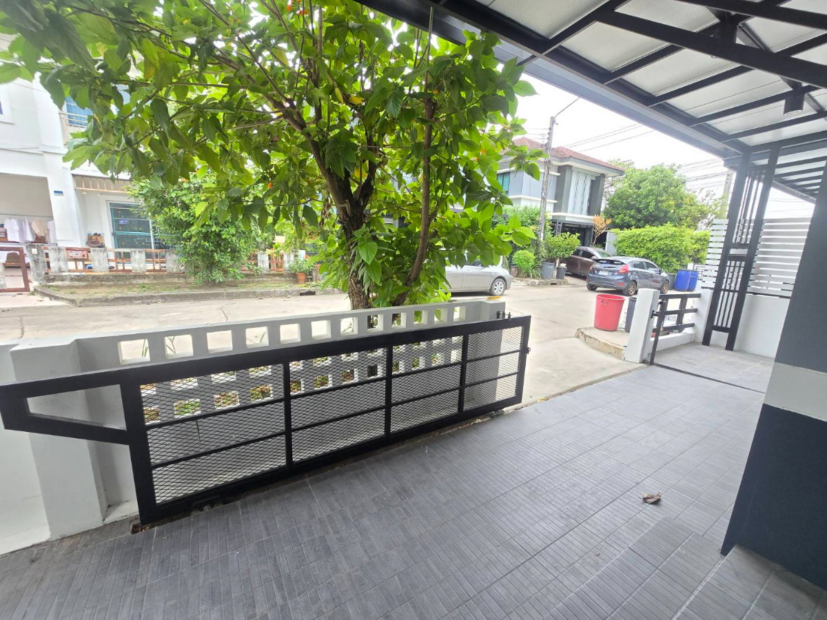 รูป ลดราคา..บ้านแฝดสไตล์บ้านเดี่ยว  รีโนเวทใหม่ หมู่บ้าน พร้อมพัฒน์1 ปัญญาอินทรา คลองสามวา ใกล้ซาฟารีเวิลด์ รถไฟฟ้า - รูปที่ 11/43